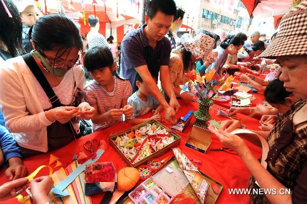 A girl learns to make handicraft at the traditional rice food festival held in Taipei, south China's Taiwan, May 29, 2011. A traditional rice food festival kicked off in Taipei on Sunday, attracting many citizens to taste delicious snacks.