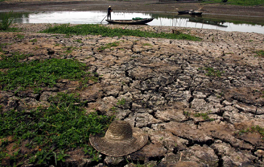 Honghu Lake dried up