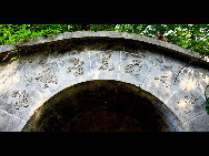 Located on Changzhou Island of Huangpu District, Guangzhou, the Whampoa Military Academy was founded in 1924 by Sun Yat-sen to cultivate military officers. The academy gathers the revolutionary military talents at the time. Chiang Kai-shek was appointed the first commandant of the academy and Zhou Enlai, the first premier of the People's Republic of China, was once among the instructors in the academy's political department.[上路D新手/bbsf.fengniao]