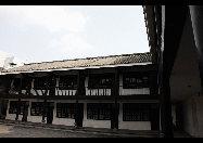 Located on Changzhou Island of Huangpu District, Guangzhou, the Whampoa Military Academy was founded in 1924 by Sun Yat-sen to cultivate military officers. The academy gathers the revolutionary military talents at the time. Chiang Kai-shek was appointed the first commandant of the academy and Zhou Enlai, the first premier of the People's Republic of China, was once among the instructors in the academy's political department.[上路D新手/bbsf.fengniao]