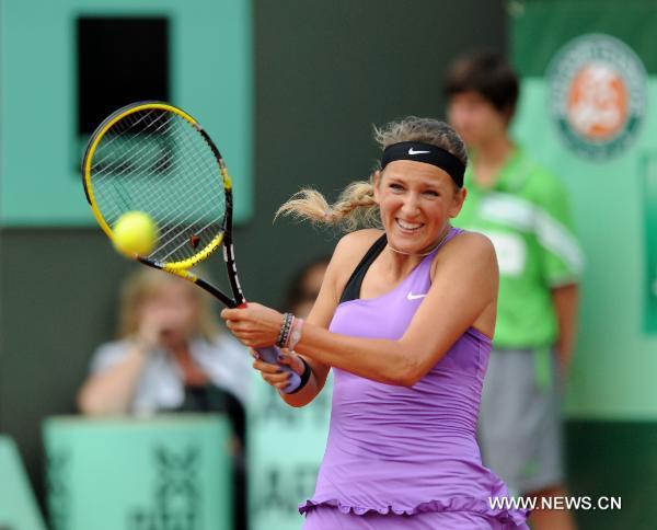 Victoria Azarenka of Belarus returns the ball to Ekaterina Makarova of Russia during their women's singles round of 16 match at the French Open tennis championship at the Roland Garros stadium in Paris, capital of France, May 30, 2011. Azarenka won 2-0. (Xinhua/Xu Liang)