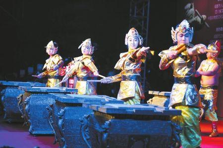 A colorful parade marked the opening ceremony of the 3rd International Festival of Intangible Cultural Heritage on Sunday in Chengdu, capital city of southwestern Province of Sichuan. 