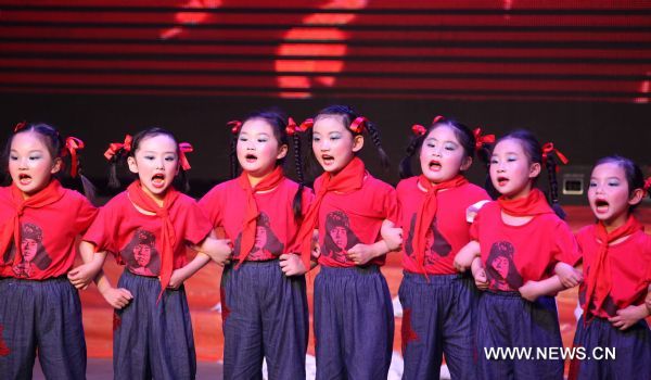 Children give performance in Xuzhou, east China&apos;s Jiangsu Province, May 31, 2011. Children from about 100 kindergartens of Xuzhou held an art festival here to celebrate the International Children&apos;s Day. [Xinhua] 