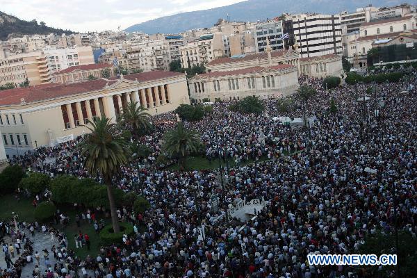 Greek protesters hold a demonstration in front of the old university in Athens, Greece, on May 31, 2011. The protest was organized by Greek academics against austerity measures and was joined by thousands of Greek citizens. [Xinhua]