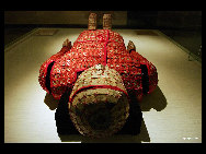 The Nanyue King's Tomb Museum is well known for its elegant Han Dynasty (206 B.C.-24 A.D.) architecture, and showcases Guangzhou's near 2,000-year history. Belonging to the second king of Nanyue Zhao Mo, the tomb was discovered in 1983 and opened to the public in 1988.[yanjunyu/bbs.fengniao]
