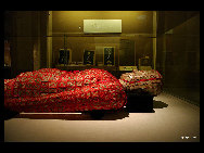 The Nanyue King's Tomb Museum is well known for its elegant Han Dynasty (206 B.C.-24 A.D.) architecture, and showcases Guangzhou's near 2,000-year history. Belonging to the second king of Nanyue Zhao Mo, the tomb was discovered in 1983 and opened to the public in 1988.[yanjunyu/bbs.fengniao]