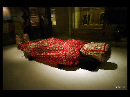 The Nanyue King's Tomb Museum is well known for its elegant Han Dynasty (206 B.C.-24 A.D.) architecture, and showcases Guangzhou's near 2,000-year history. Belonging to the second king of Nanyue Zhao Mo, the tomb was discovered in 1983 and opened to the public in 1988.[yanjunyu/bbs.fengniao]
