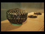 The Nanyue King's Tomb Museum is well known for its elegant Han Dynasty (206 B.C.-24 A.D.) architecture, and showcases Guangzhou's near 2,000-year history. Belonging to the second king of Nanyue Zhao Mo, the tomb was discovered in 1983 and opened to the public in 1988.[yanjunyu/bbs.fengniao]