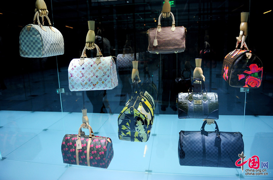 The French luxury giant Louis Vuitton, celebrating its 20th year in China, unveils a special summer exhibit titled &apos;Voyages&apos;. The exhibit, featuring the brand&apos;s historical luggage and handbags, started on May 31 in the National Museum of China, Beijing and will run until the end of August. [China.org.cn]