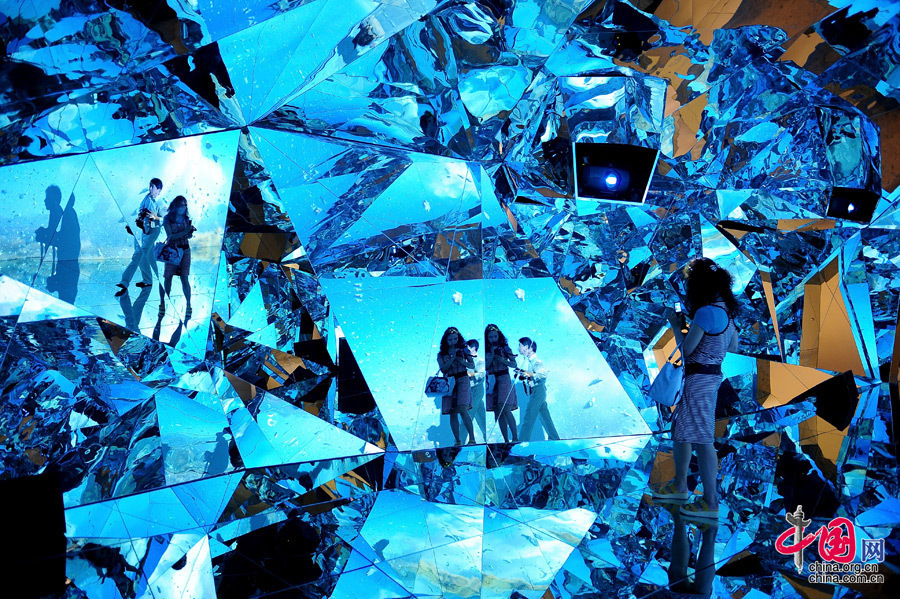 The French luxury giant Louis Vuitton, celebrating its 20th year in China, unveils a special summer exhibit titled &apos;Voyages&apos;. The exhibit, featuring the brand&apos;s historical luggage and handbags, started on May 31 in the National Museum of China, Beijing and will run until the end of August. [China.org.cn]