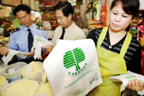 China has banned retailers from providing free plastic bags to customers for three years.