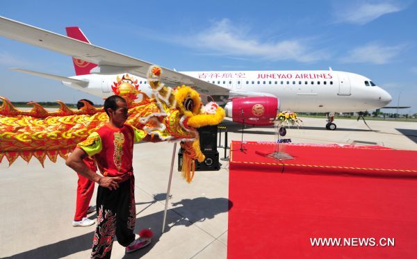 Photo taken on June 1, 2011 shows an Airbus A320 series plane during its delivery in Tianjin, north China, June 1, 2011. The 50th Airbus A320 series plane that rolls off Tianjian assembly line was delivered to Juneyao Airlines here Wednesday. The Airbus 320 assembly line in Tianjin, the first for Airbus outside Europe, is a joint venture between Airbus, the Aviation Industry Corp. of China (AVIC), and Tianjin Bonded Zone Investment Co., and went into production in September 2008. (Xinhua/Liu Haifeng) (ljh) 