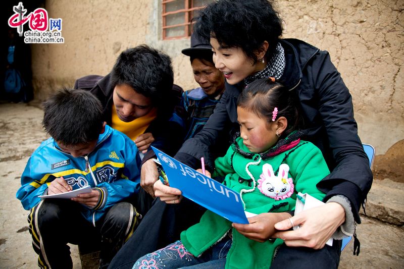 Maggie Cheung, UNICEF Ambassador in China visits parentless children. Over the past year, the village's child welfare director (L2) helped them claim the living subsidies from the government, which greatly improved the children's living standard. [UNICEF]