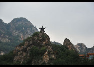 Covering an area of 110 square kilometers, Bingyu Valley is located north of Zhuanghe City, 240 kilometers from Dalian. It is labeled as 'Little Guilin' and 'Oriental Miniature Switzerland' thanks to its rugged cliffs, astonishing peaks, clear rivers, and mysterious caves. The valley is beautiful in different ways during different seasons. [溪谷笨笨/bbs.fengniao]