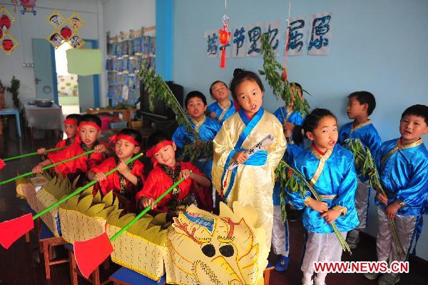 Children celebrate upcoming Dragon Boat Festival