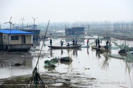 Drought threatens Honghu Lake