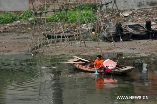 Drought threatens Honghu Lake