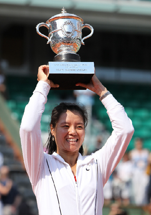 History-making tennis legend Li Na notched the first-ever grand slam women&apos;s singles title for China and Asia, beating defending champion Francesca Schiavone of Italy 6-4, 7-6(7/0) in the French Open final on Saturday. [Xinhua]