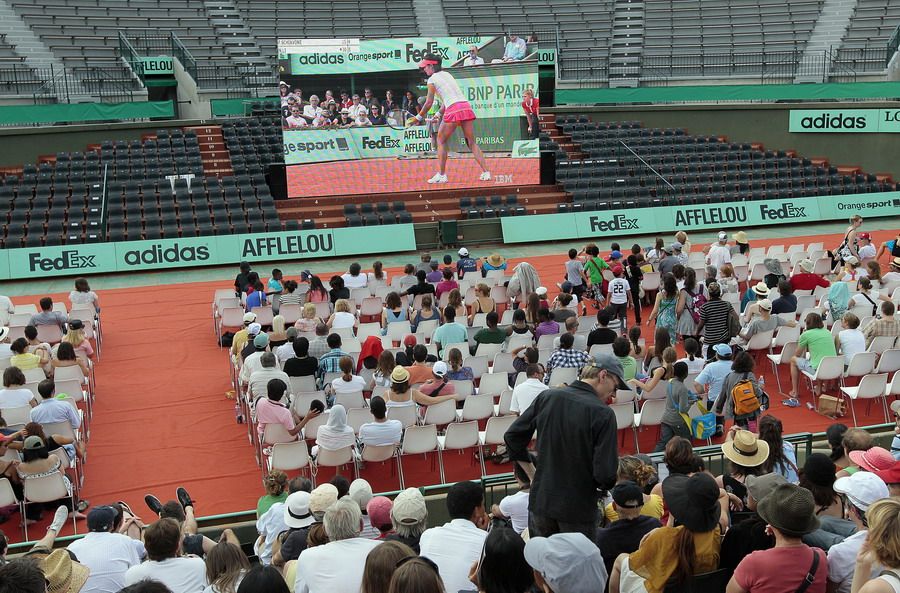 History-making Li Na claimed the first-ever grand slam women's singles title for China and Asia, beating defending champion Francesca Schiavone of Italy 6-4, 7-6 (7-0) in the French Open final at the Roland Garros stadium in Paris, June 4, 2011. [163.com]