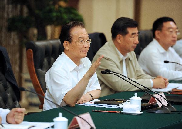 Chinese Premier Wen Jiabao (1st L) speaks while presiding over a seminar concerning the anti-drought efforts that are currently underway in provinces of Jiangsu, Anhui, Jiangxi, Hubei and Hunan in Wuhan, central China's Hubei Province, June 4, 2011. [Li Tao/Xinhua]