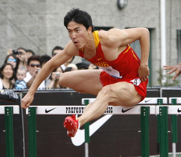 Liu Xiang of China competes in the 110m hurdles at the Prefontaine Classic Diamond League track meet in Eugene, Oregon, June 4, 2011. [Xinhua/Reuters]