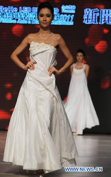 A model presents a wedding dress by designer LuLu Cheung during the Second Asian Wedding and Design Competition in Hong Kong, south China, June 4, 2011. Final result of the fashion contest will be released on Aug. 27, 2011, organizers announced in a press conference Saturday together with a shortlist of 30 contestants. [Song Zhenping/Xinhua]