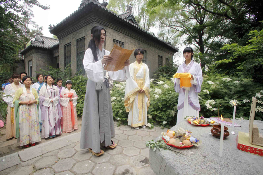 To celebrate Dragon Boat Festival, people dressed in ancient costumes of Han ethnic group participate in a ceremony worshipping Qu Yuan, a patriotic poet during the Warring States period (475 B.C.-221 B.C.), in Jinan, Shandong Province, June 5, 2011. 