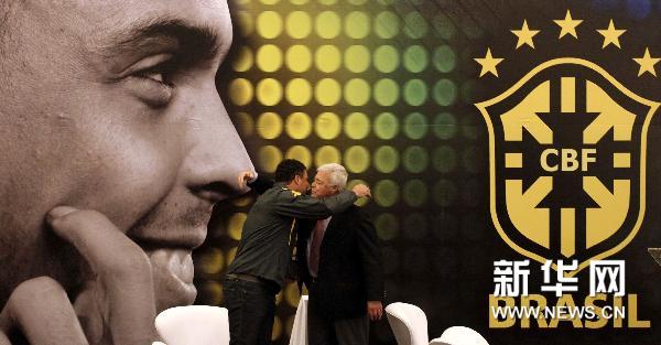 Former Brazil striker Ronaldo (L) embraces President of the Brazilian Football Confederation (CBF) Ricardo Teixeira during a farewell ceremony in Sao Paulo June 6, 2011. Brazil will face Romania on Tuesday in Sao Paulo in a friendly soccer match that also will be the official farewell game for the former World Player of the Year Ronaldo. (Xinhua/Reuters Photo) 