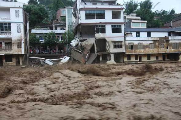 Floodwater rushes through the Wangmo county, Southwest China's Guizhou province, June 6, 2011. [Xinhua] 