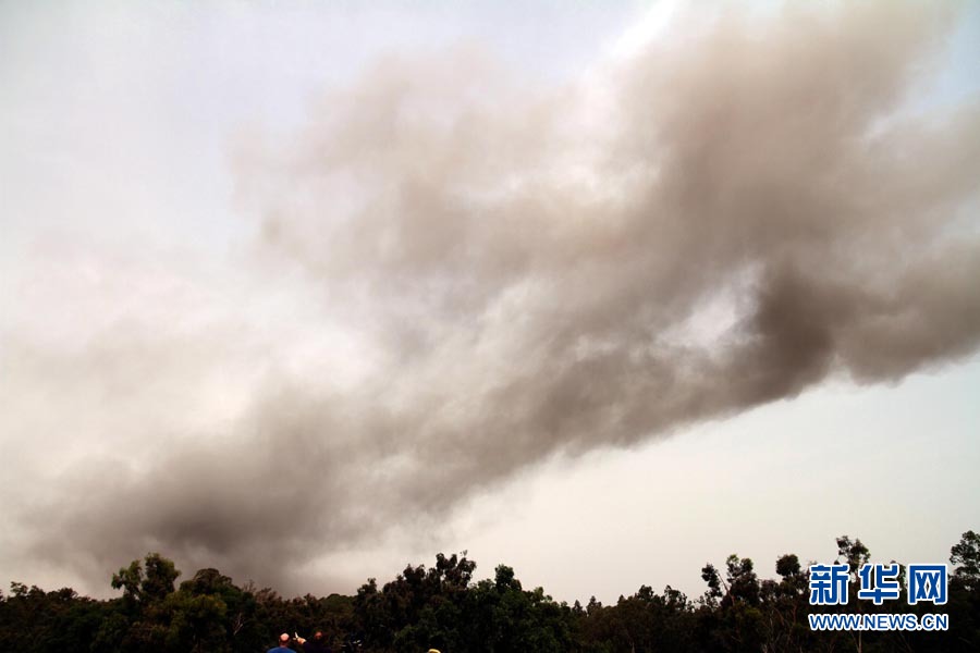 Huge explosions have rocked the Libyan capital, Tripoli, during a series of air strikes by low-flying Nato jets on June 7, 2011. Low-flying Nato planes pounded Tripoli in a series of 26 strikes that shook the Libyan capital in rare daytime raids designed to step up pressure on Muammar Gaddafi to leave power. [Photo/Xinhua]