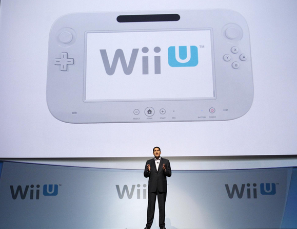 Reggie Fils-Aim, president of Nintendo of America, presents the new Wii U controller at a media briefing during the Electronic Entertainment Expo, or E3, in Los Angeles June 7, 2011.[Photo/Agencies]