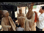 Photo shows the view in a clay sculpture park built to simulate the scene in a renowned Chinese scroll painting 'Riverside Scene on the Qingming Festival' in Changzhuang Township, Tangshan City of north China's Hebei Province, June 3, 2011. The park, with hundreds of handmade sculptures, was officially open to the public on Friday. [佛跳墙/bbs.cacbo] 