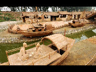 Photo shows the view in a clay sculpture park built to simulate the scene in a renowned Chinese scroll painting 'Riverside Scene on the Qingming Festival' in Changzhuang Township, Tangshan City of north China's Hebei Province, June 3, 2011. The park, with hundreds of handmade sculptures, was officially open to the public on Friday. [佛跳墙/bbs.cacbo] 