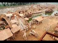 Photo shows the view in a clay sculpture park built to simulate the scene in a renowned Chinese scroll painting 'Riverside Scene on the Qingming Festival' in Changzhuang Township, Tangshan City of north China's Hebei Province, June 3, 2011. The park, with hundreds of handmade sculptures, was officially open to the public on Friday. [佛跳墙/bbs.cacbo] 
