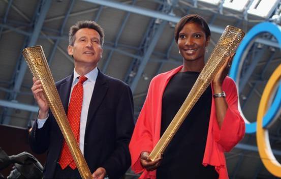 Prototype of London 2012 Olympic Torch was unveiled on Wednesday. The 8,000 perforated circles in the design represent the 8,000 people who will carry the Olympic torch. [Source: Sina.com]