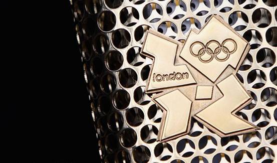 Prototype of London 2012 Olympic Torch was unveiled on Wednesday. The 8,000 perforated circles in the design represent the 8,000 people who will carry the Olympic torch. [Source: Sina.com]