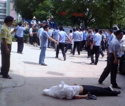 A high school graduate fell to his death from a dormitory building Tuesday in central Hunan Province ahead of the national college entrance examination, local authorities confirmed Wednesday.