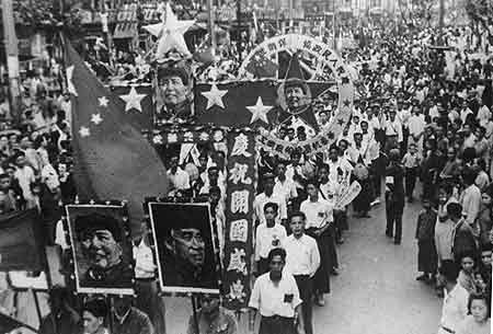 People of various nationalities hailed the founding of the People’s Republic. On October 2, 1949, one million men and women in Shanghai held a grand celebration rally. 