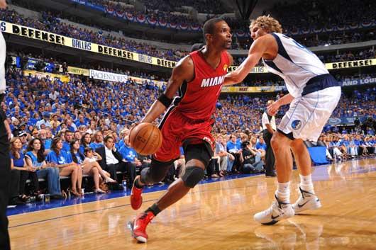 NBA Finals: Mavs top Heat 86-83, tied 2-2