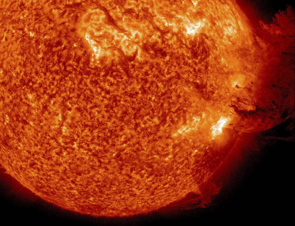 A handout picture shows Coronal Mass Ejection as viewed by the Solar Dynamics Observatory on June 7, 2011. [China Daily/Agencies]