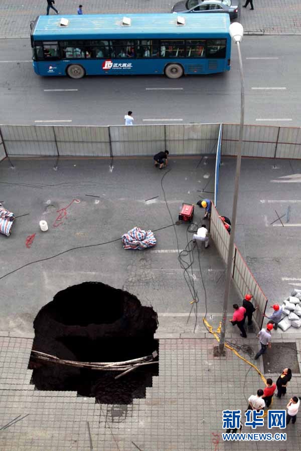 A road collapsed June 9, 2011, near a subway station construction site in Dalian, the second largest city in northeast China&apos;s Liaoning Province. Police have restricted traffic on several streets near the cave-in. The cause of the accident is still under investigation. [Photo/Xinhua]