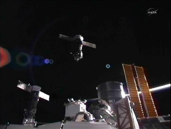 The Russian Soyuz TMA-02M spacecraft (top) carrying Expedition 28 Flight Engineers Mike Fossum, Sergei Volkov and Japan Aerospace Agency astronaut Satoshi Furukawa, approaches the International Space Station for docking, in this image from NASA TV taken June 9, 2011.