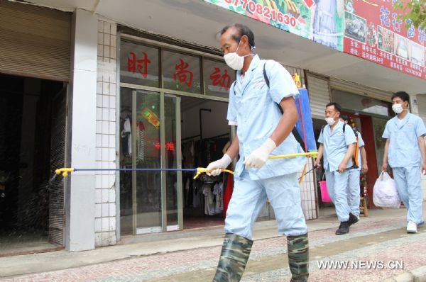 Epidemic prevention workers disinfect in Gushi Township of Xiushui County, east China's Jiangxi Province, June 11, 2011. Rain-triggered flood hit the county on Friday. Flood-relief works have been carried out in Xiushui to reduce the economic losses. [He Guang/Xinhua] 