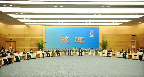 Jia Qinglin (7th R, front), a member of the Standing Committee of the Political Bureau of the Communist Party of China (CPC) Central Committee, who is also the chairman of the Chinese People's Political Consultative Conference (CPPCC) National Committee, meets with the representatives of Taiwan participants of the third cross-Strait forum in Xiamen, southeast China's Fujian Province, June 11, 2011.