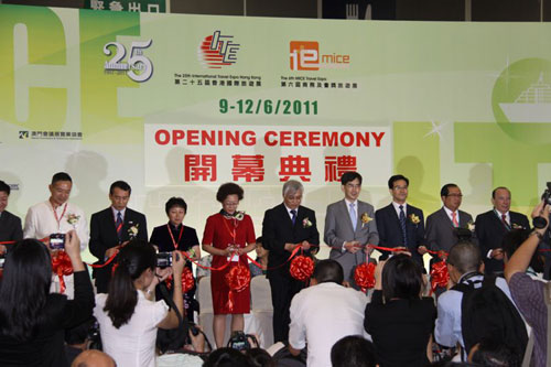 The opening ceremony of The 25th International Travel Expo in Hong Kong on Thursday, June 9, 2011. [Photo: CRIENGLISH.com]