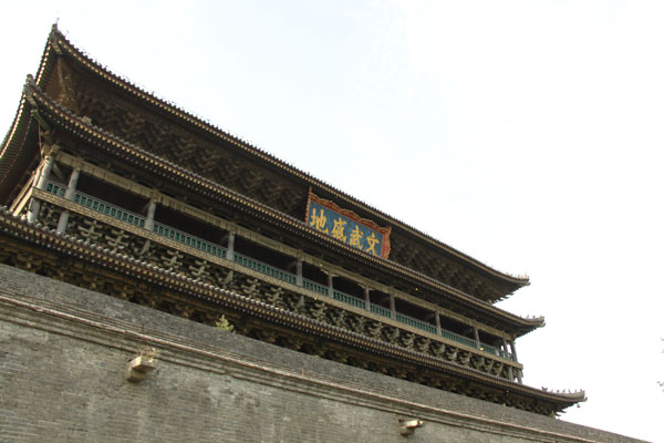 The Muslim Street is tucked behind Xi'an's historical landmark-Drum Tower. [Photo:CRIENGLISH.com]