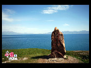 Sayram in Kazak means 'blessing'. Sayram Lake, also called 'Santai Haizi', with its crystal clear water reflecting the snow-capped mountains, is a gem studded among the unfolding Tianshan Mountains. The largest and highest alpine lake in Xinjiang, Sayram Lake nurtures various species of fish, livestock and birds, amongst other wild animals. It is said to be a once in a lifetime experience to take a stroll along the lakeside by foot or on horseback.
