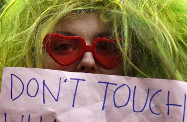 A protester holds a sign during the Slutwalk rally in Sydney June 13, 2011.[China Daily/Agencies]