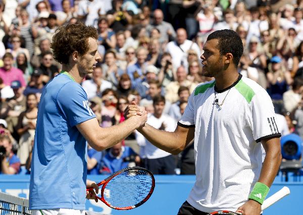Andy Murray (L) of Britain shakes hands with Jo-WilfrIed Tsonga of France in the final match of the ATP tournament at Queen's tennis club in London, June 13, 2011. Andy Murray won 2-1 to claim the title. (Xinhua/Tang Shi) 