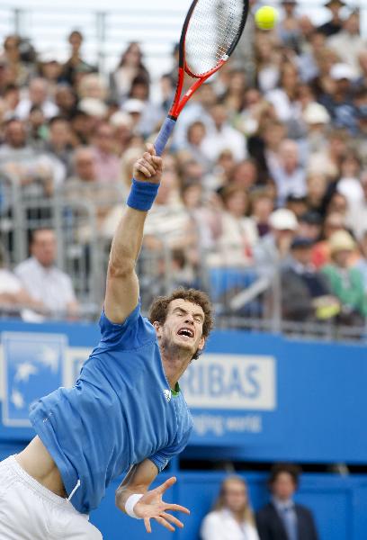 Andy Murray of Britain returns the ball to Jo-WilfrIed Tsonga of France in the final match of the ATP tournament at Queen's tennis club, in London, June 13, 2011. Andy Murray won 2-1 to claim the title. (Xinhua/Tang Shi) 